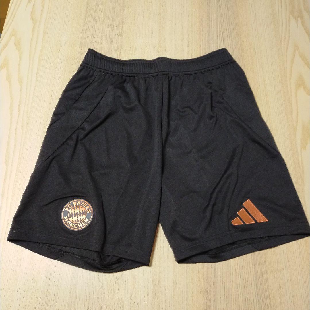 FC Bayern Munchenアディダス サッカーシャツ&パンツ上下セット黒