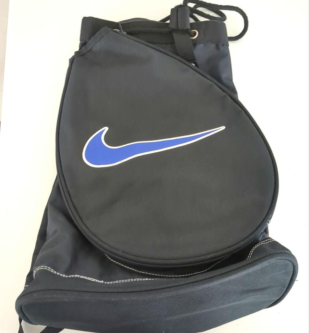 ナイキテニスラケット収納ポケット付きリュック