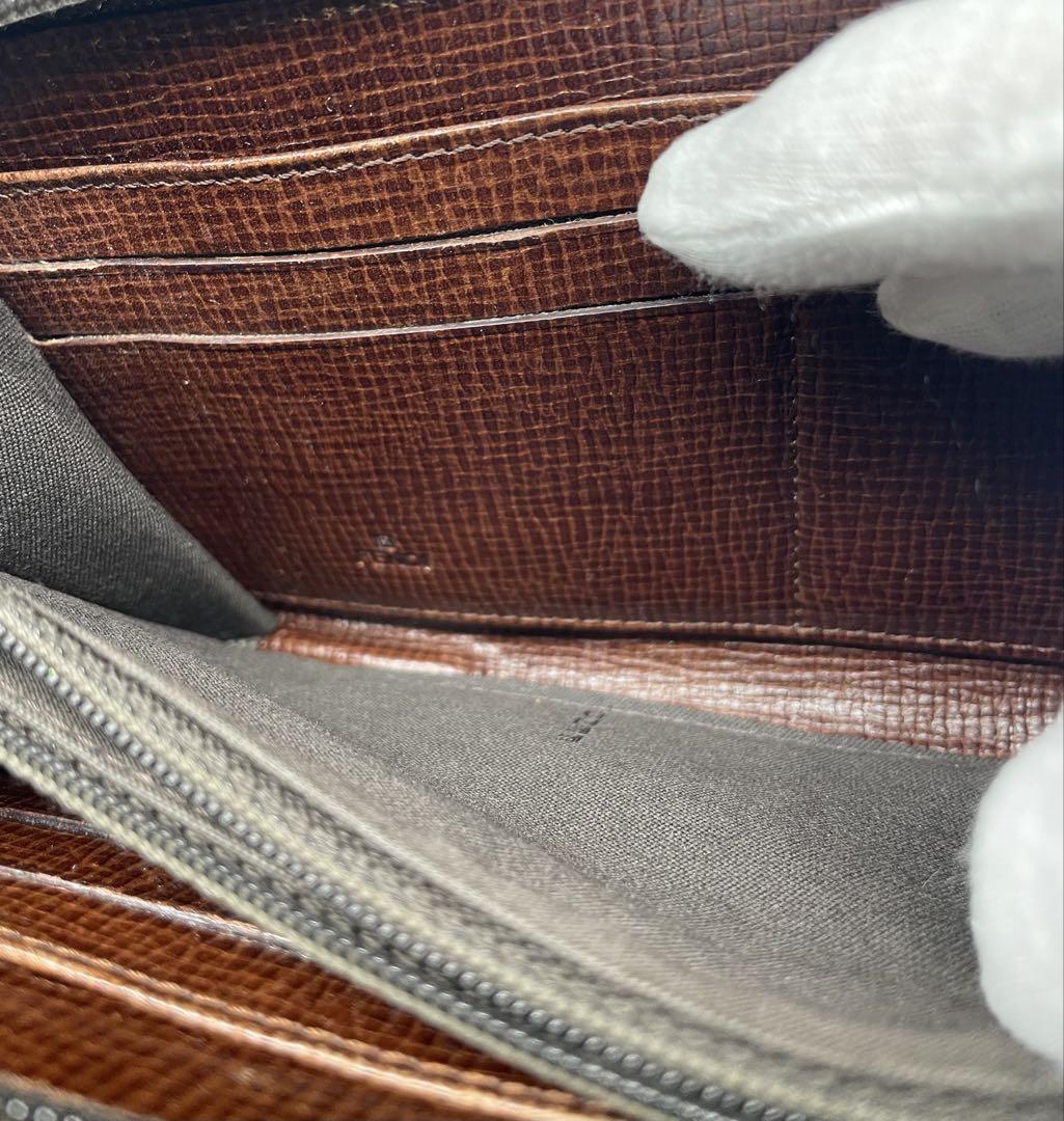 Fendi ラウンドジップ長財布