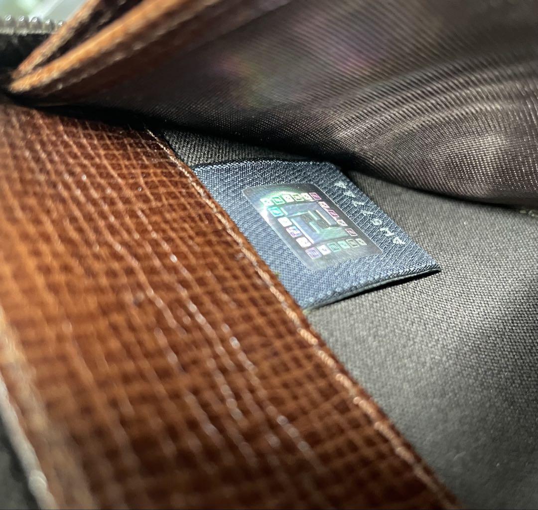 Fendi ラウンドジップ長財布