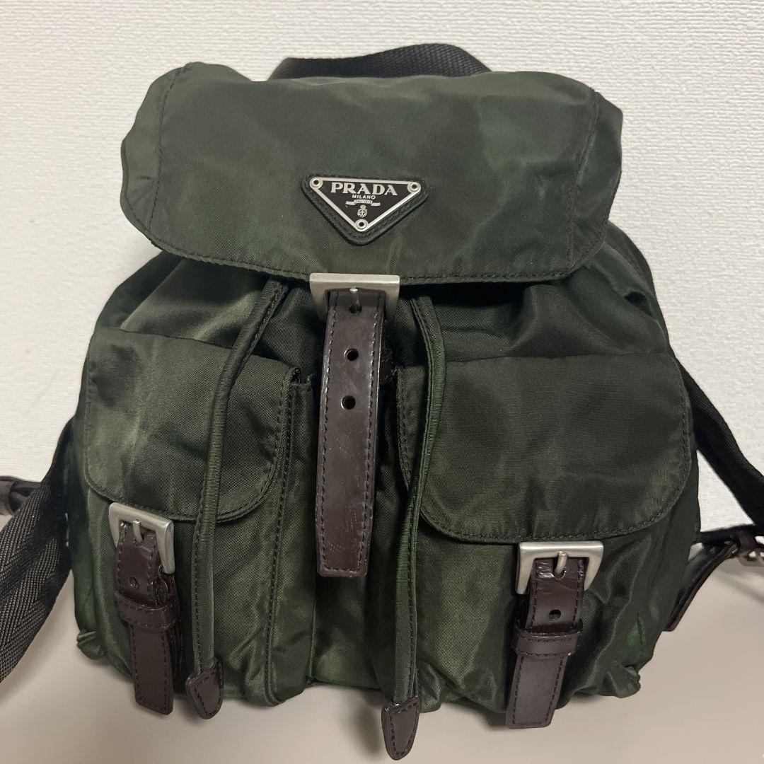 PRADA 三角型 バッグ