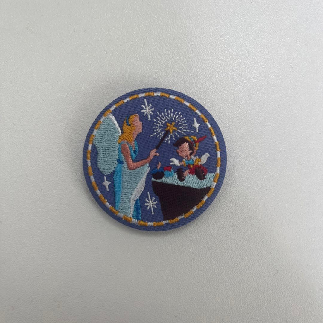 ディズニー刺繍缶バッジ