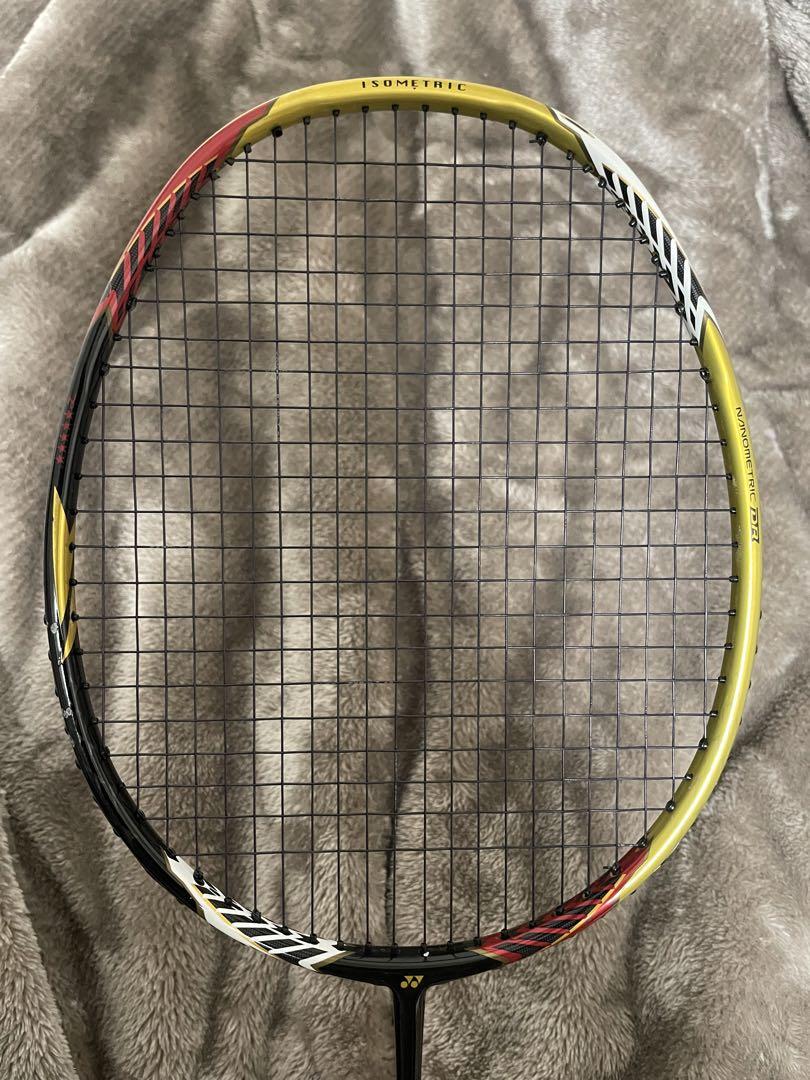 YONEX