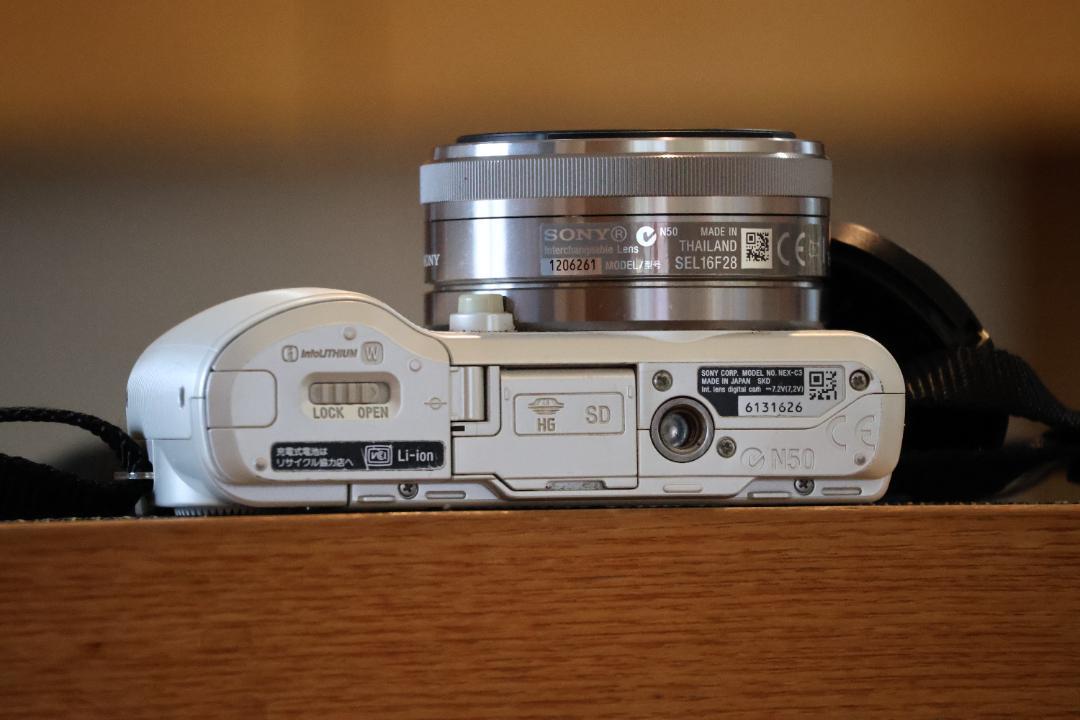 【完動品】SONY NEX-3 ミラーレスカメラ シルバー　解説書付