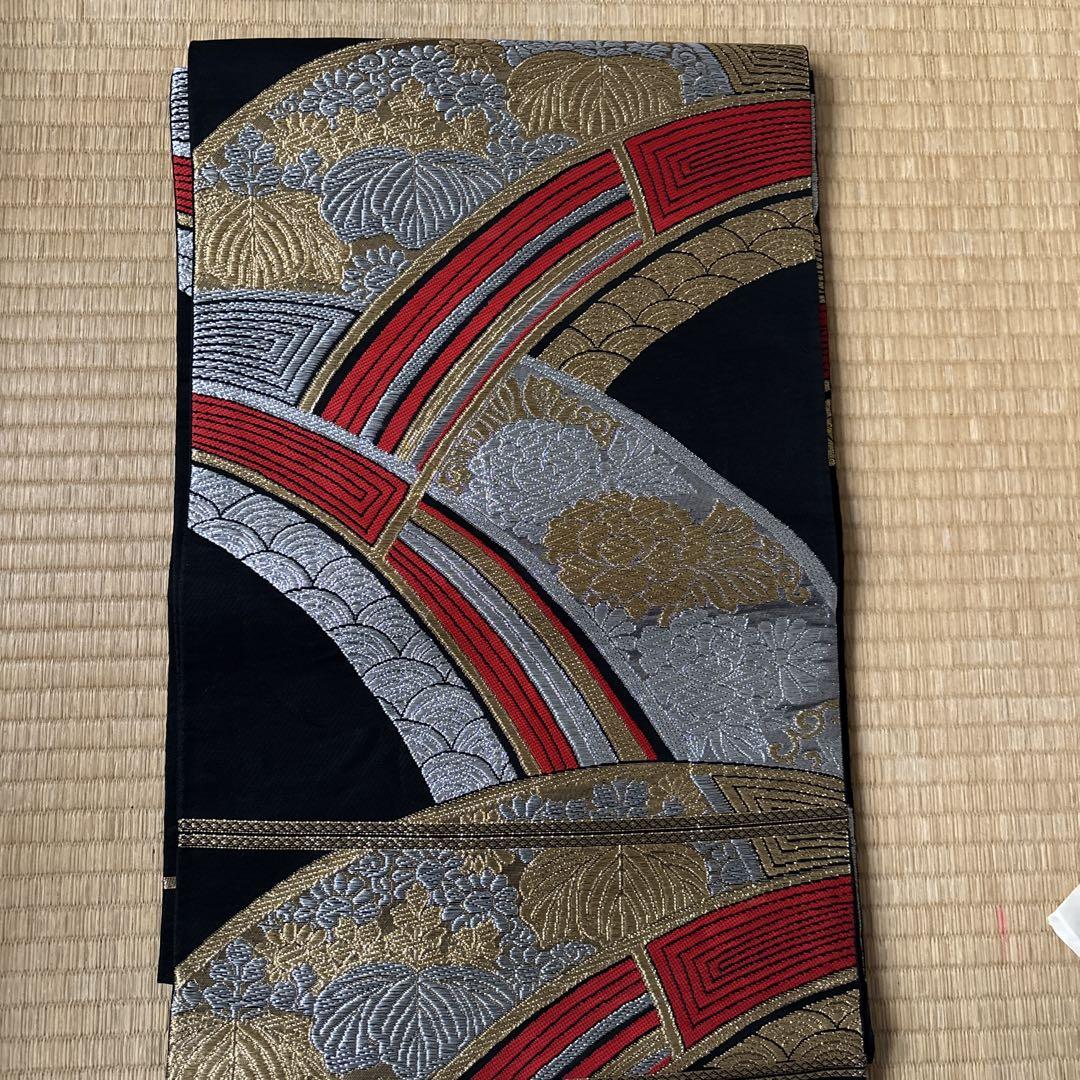 袋帯 黒 赤 金 銀 幾何学模様 - メルカリ