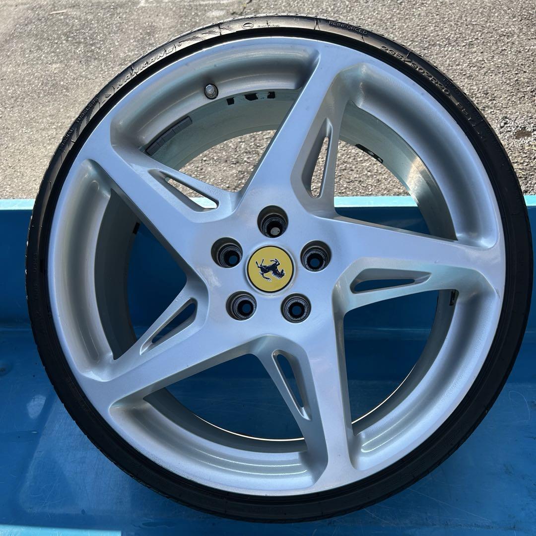 フェラーリ　Ferrari 458イタリア　20インチ ホイール