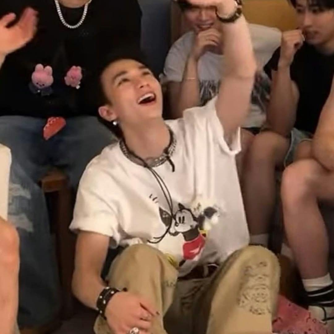 straykids  ヒョンジン着用 Tシャツ スキズ 0801MV