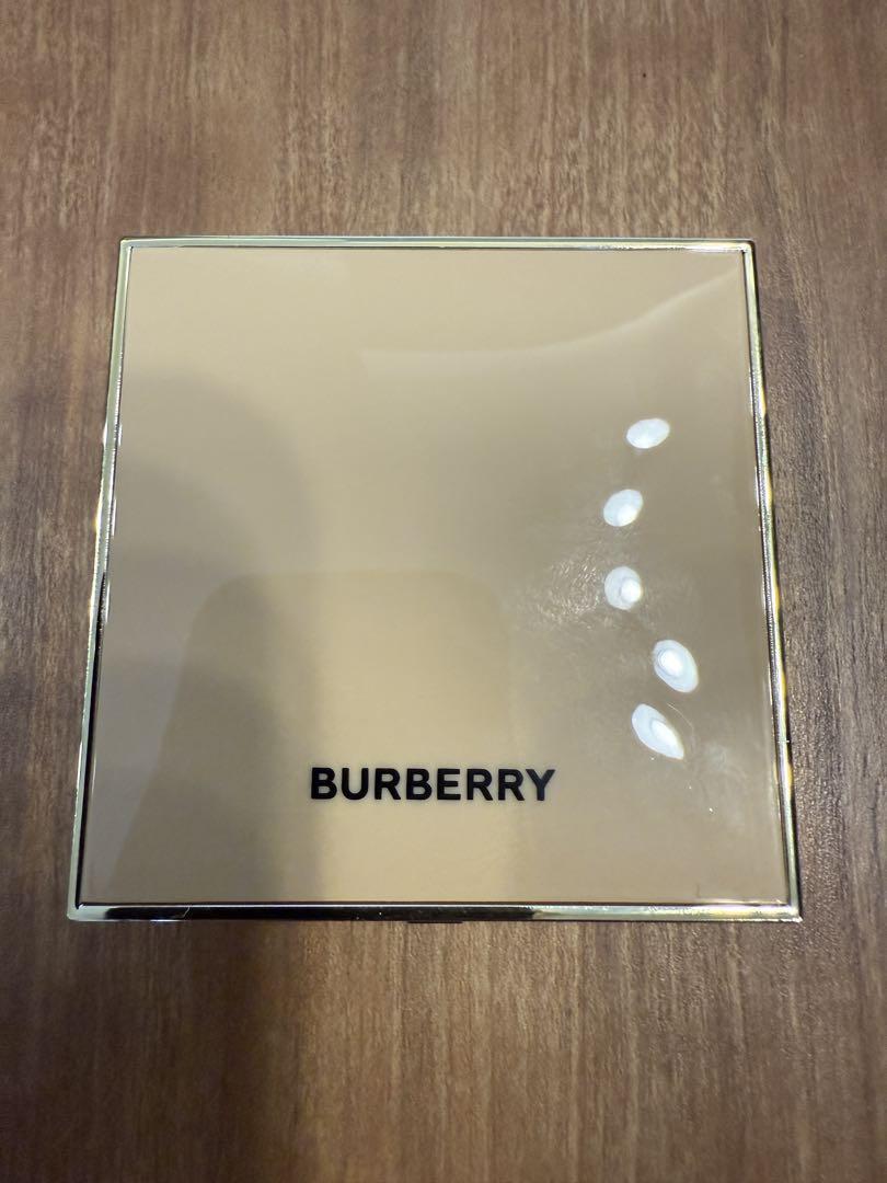 【新品】BURBERRY BEAUTY アイ クアッド アイシャドウ 01