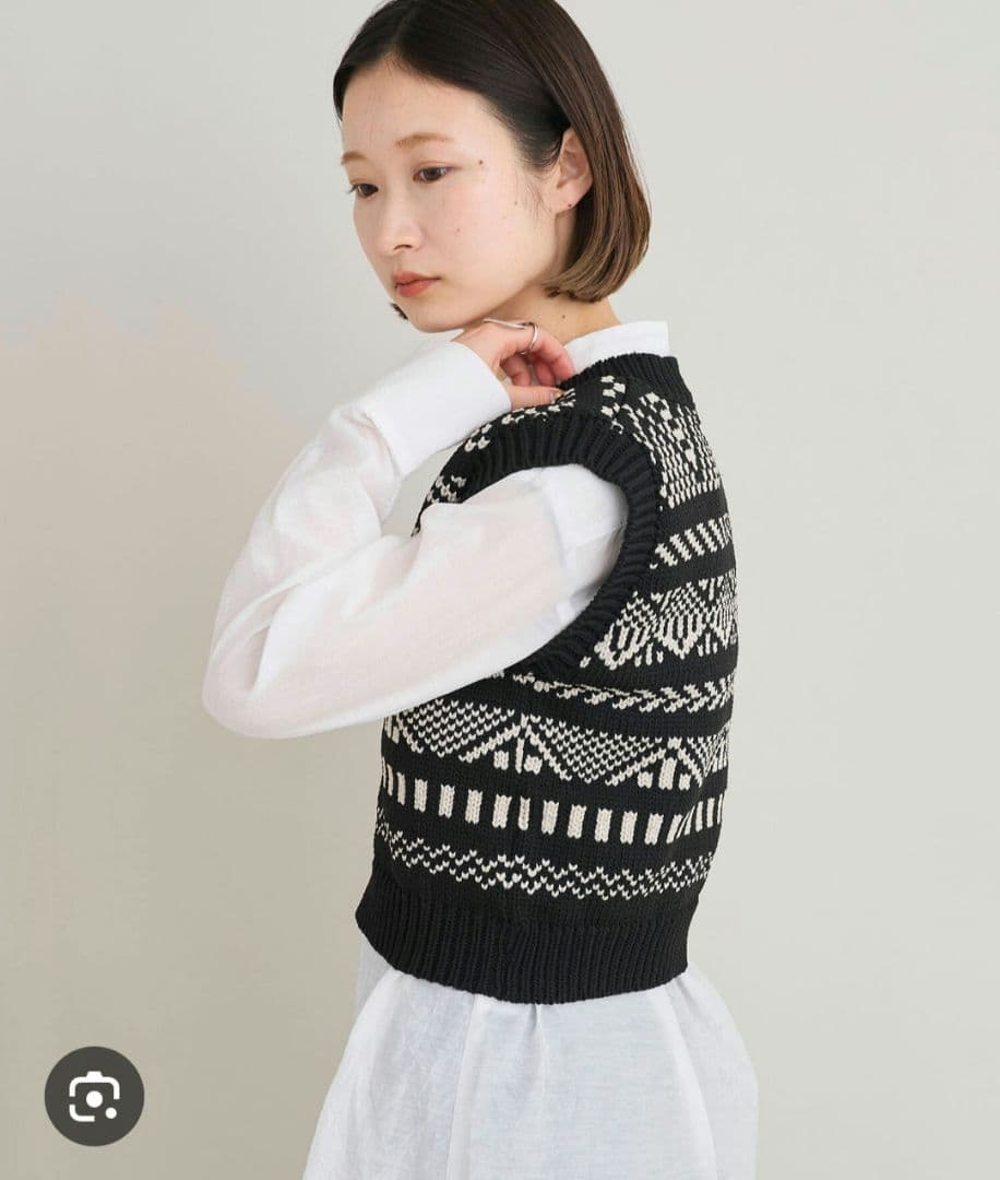 【極美品】イキ iki ラメポリリリヤーンジャカードミニベスト ブラック 完売品