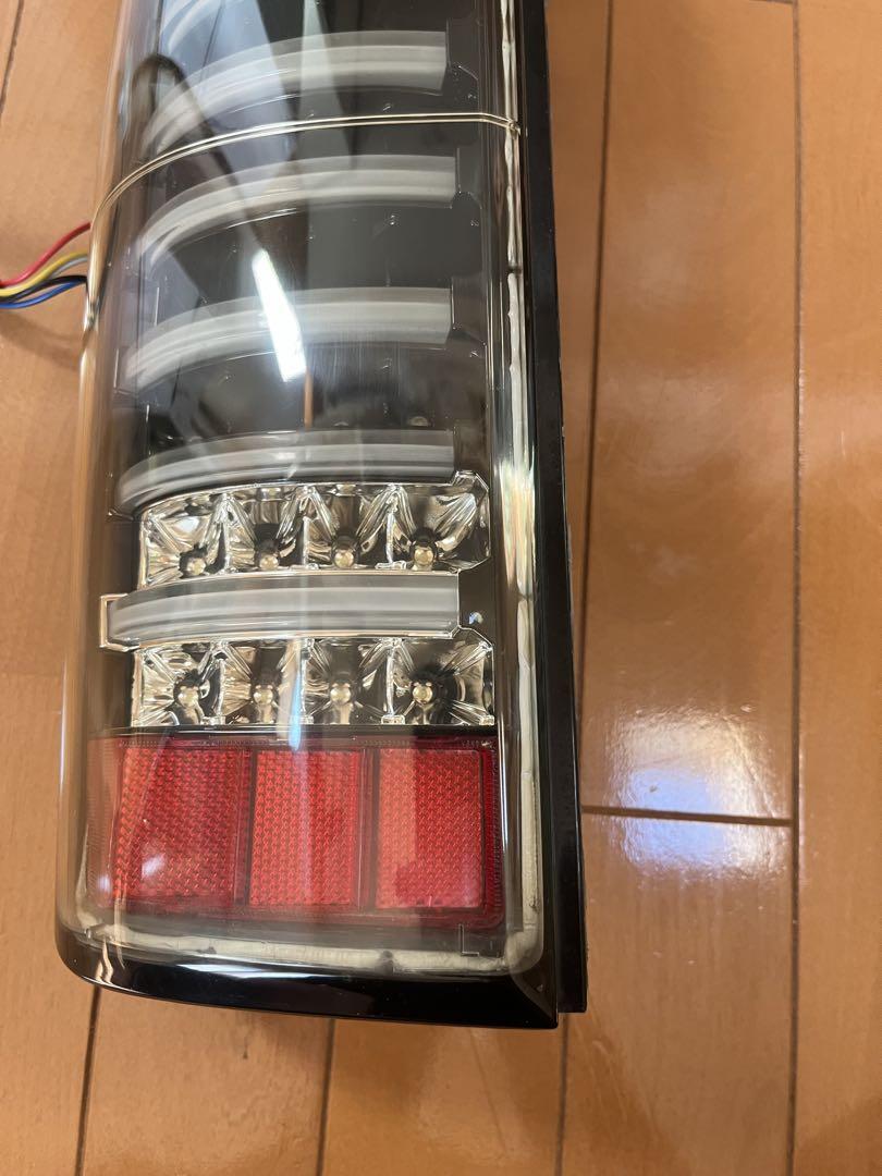 ハイエース　テールランプ左右　中古品