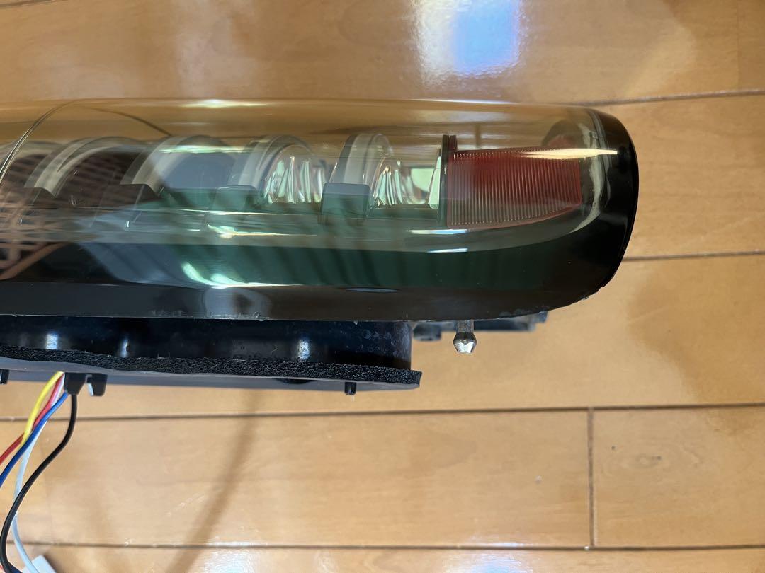 ハイエース　テールランプ左右　中古品