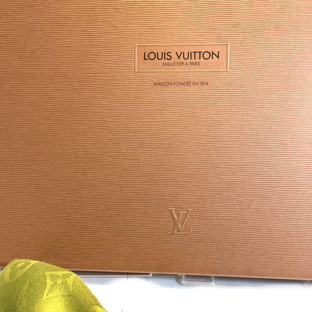 LOUIS VUITTON ルイヴィトン ショール・モノグラム　グリーン