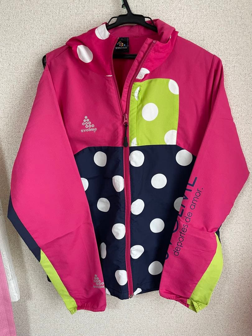 スボルメ　ウインドブレーカー