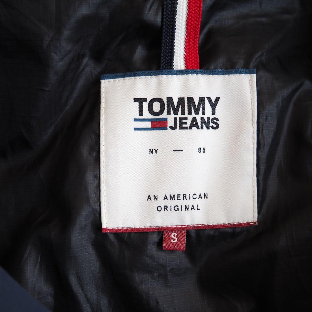 TOMMY JEANS