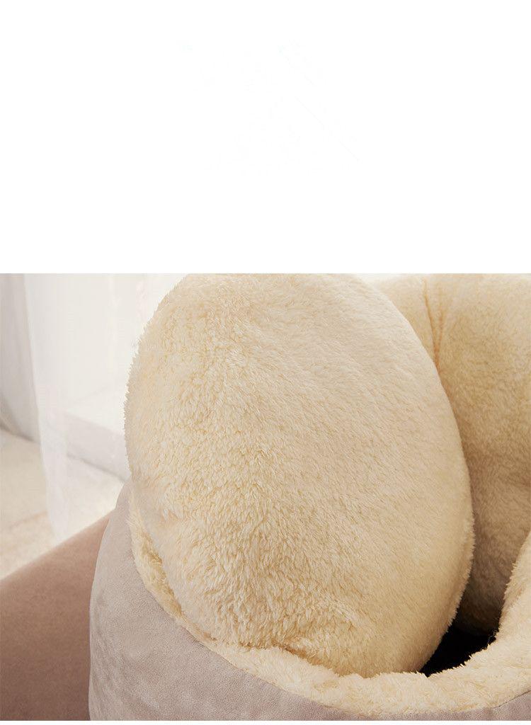 猫の家の冬の暖かくて閉じて深い眠り