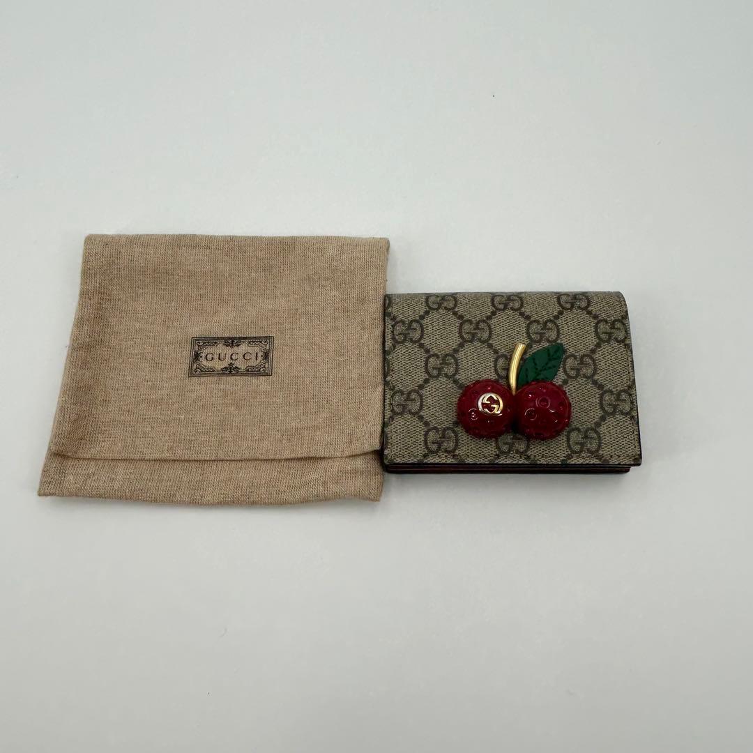 美品✨グッチ 折り財布 チェリー スプリーム PVC ベージュ レッド