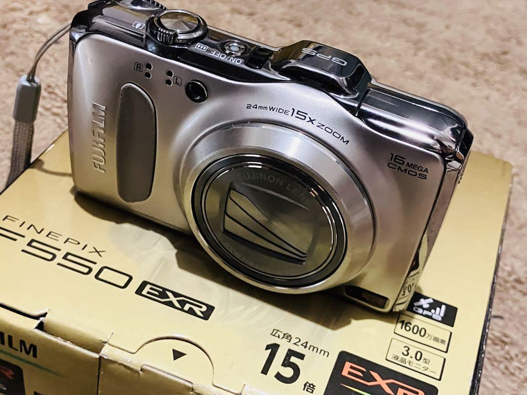 FUJIFILMデジタルカメラ FINEPIX F550EXR（ジャンク品扱い）