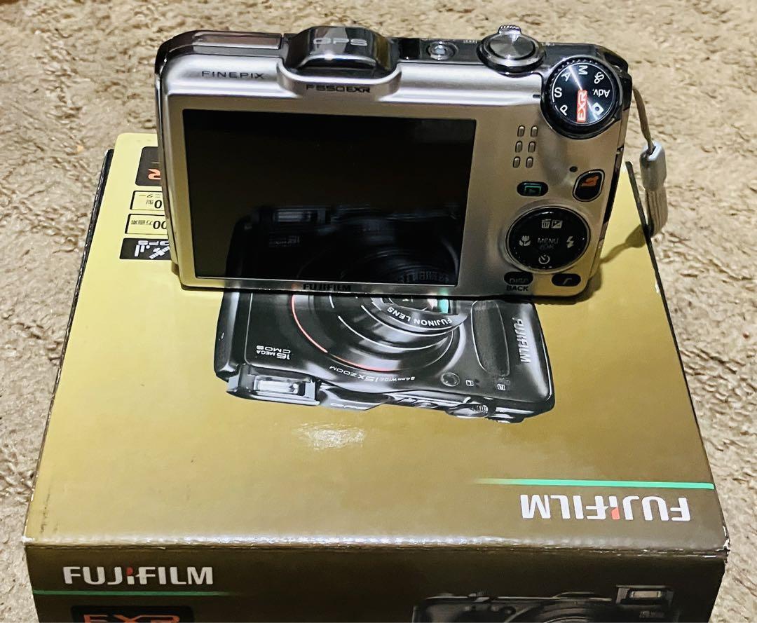FUJIFILMデジタルカメラ FINEPIX F550EXR（ジャンク品扱い）