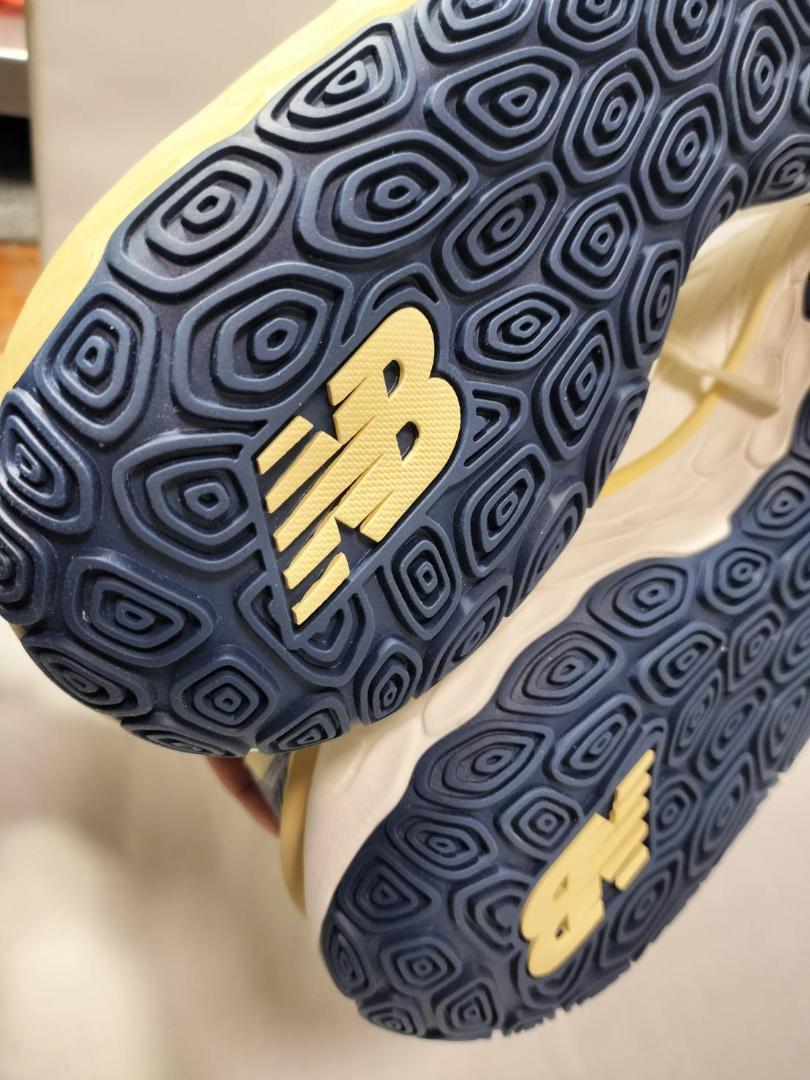 ☆新品　ニューバランス fresh foam bb バスケ　シューズ26.5