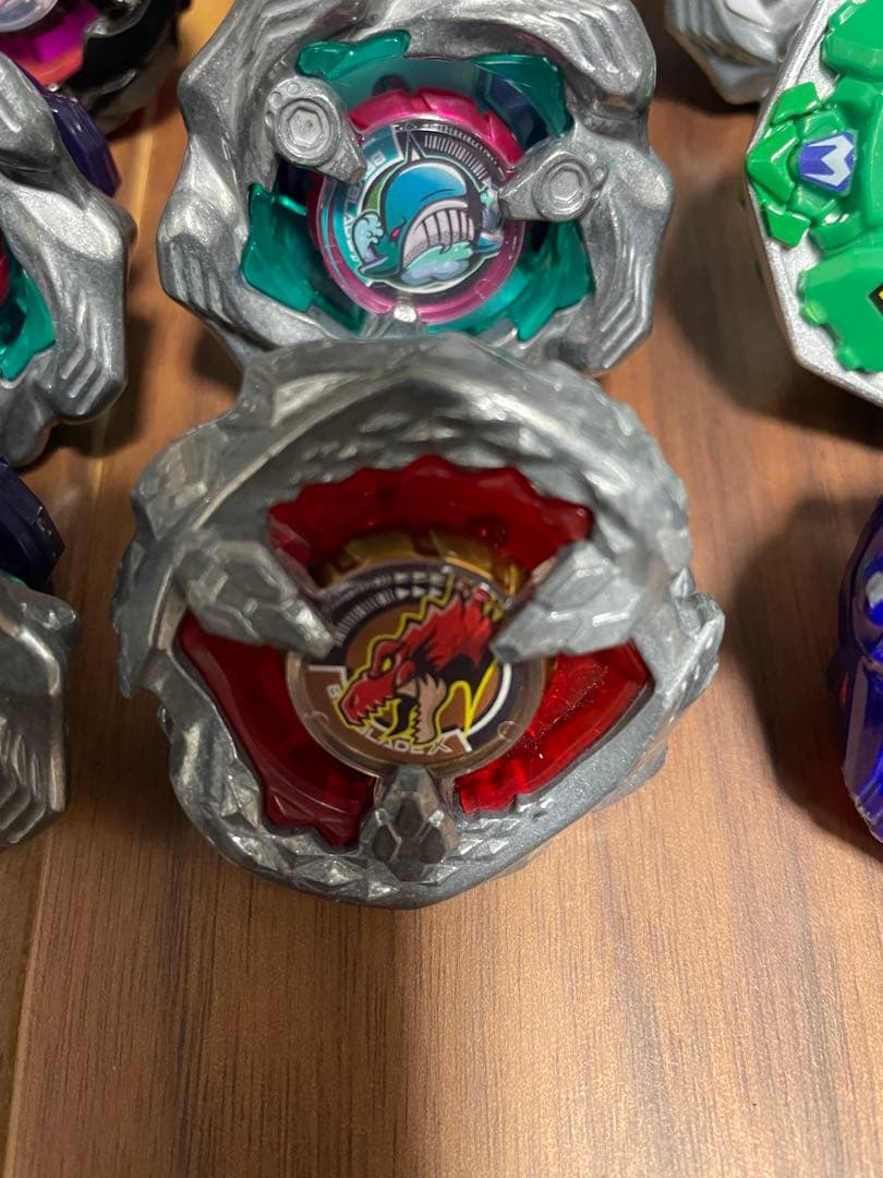 ベイブレードX 新品 まとめ売り ベイコード39枚+未開封品の6枚 ベイブレードX 新品 まとめ売り ベイコード39枚+未開封品の6枚