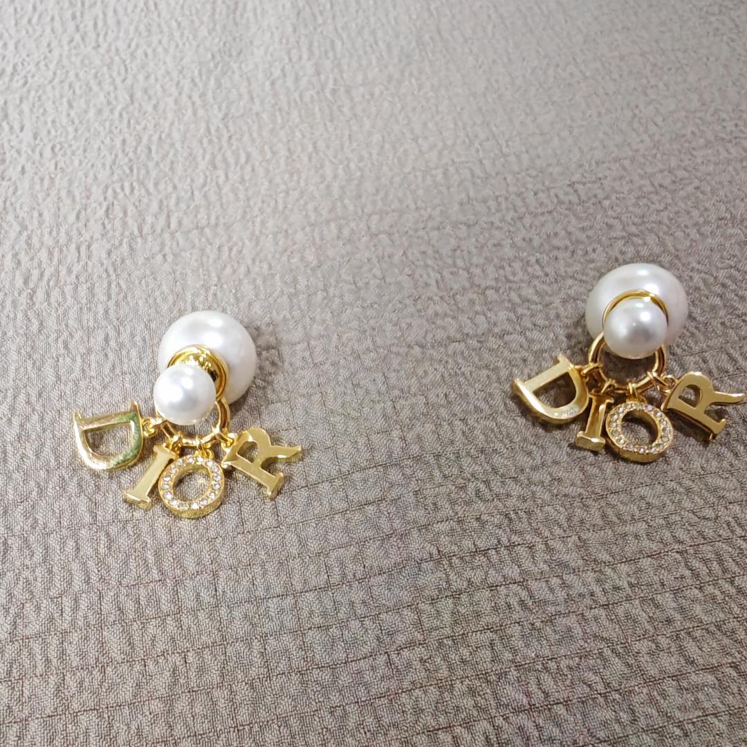 Dior ロゴ付きパールフープピアス --63目立った傷や汚れなし