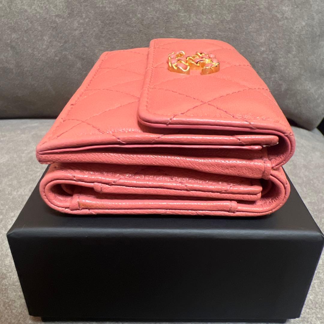 ◆極美品◆ CHANEL マトラッセ 19 コンパクトウォレット ディズヌフ ◆極美品◆ CHANEL マトラッセ 19 コンパクトウォレット ディズヌフ