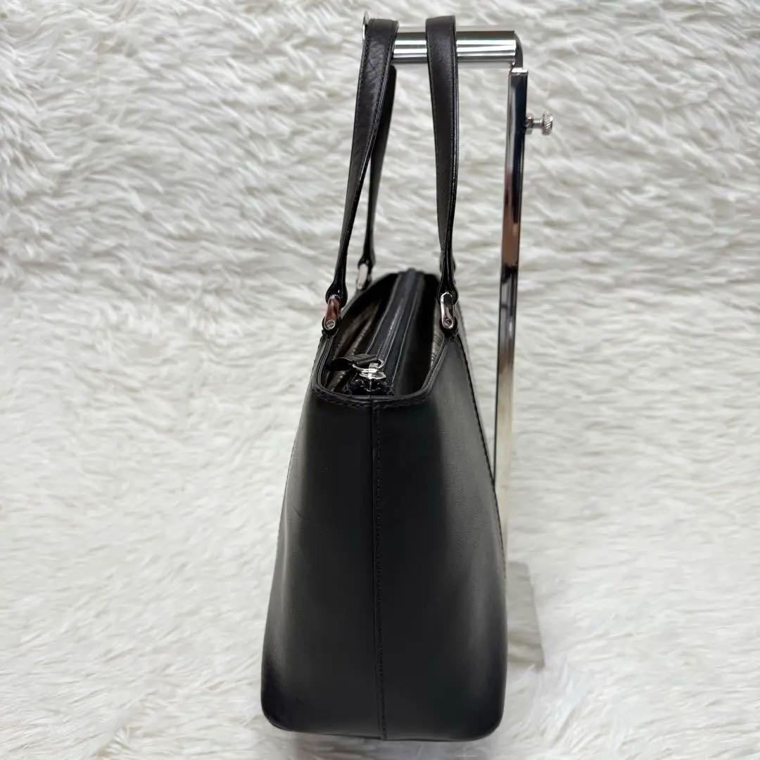 k*n様 【極美品】バーバリー　ハンドバック　オールレザー　ロゴ型押し　ノバチェ 極美品】バーバリー ロゴ刻印 ハンドバッグ レザー ノバチェック