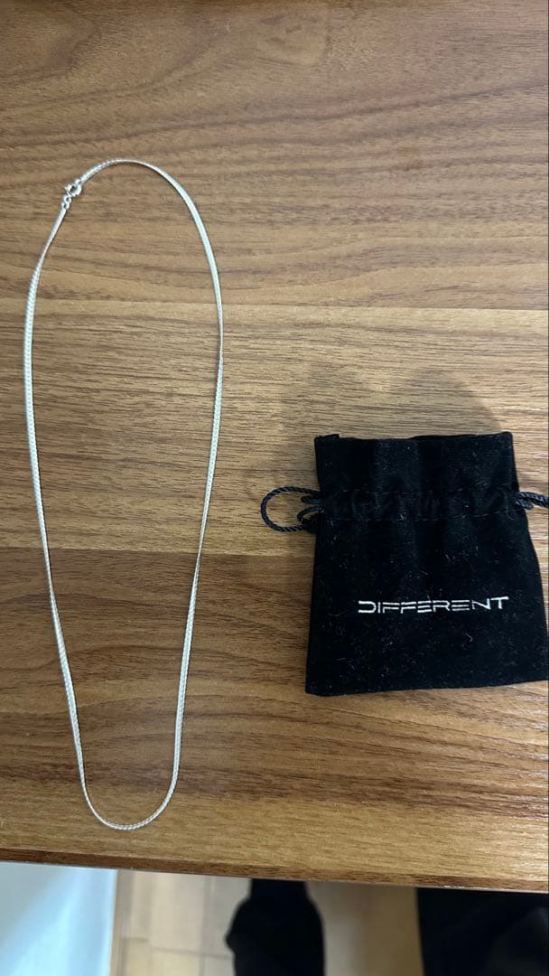 Different シルバーネックレス