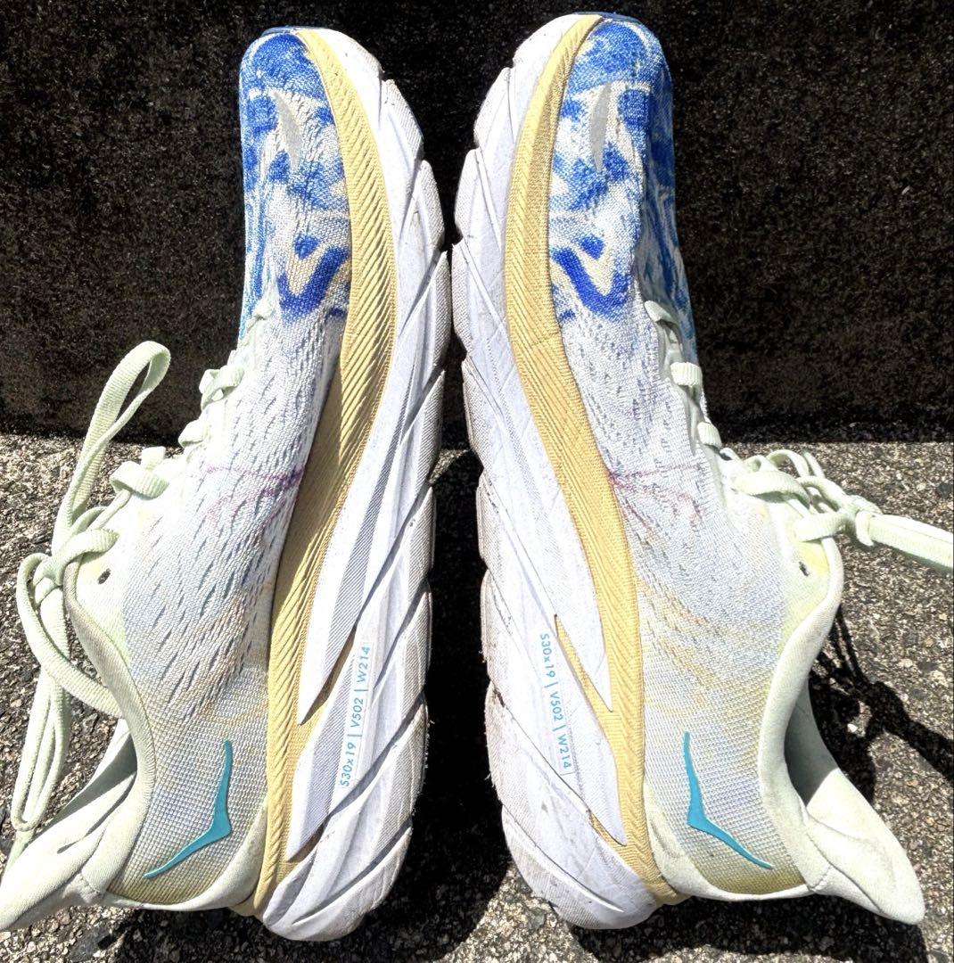23.5 ホカオネオネ HOKA ONEONEクリフトン8 CLIFTON8