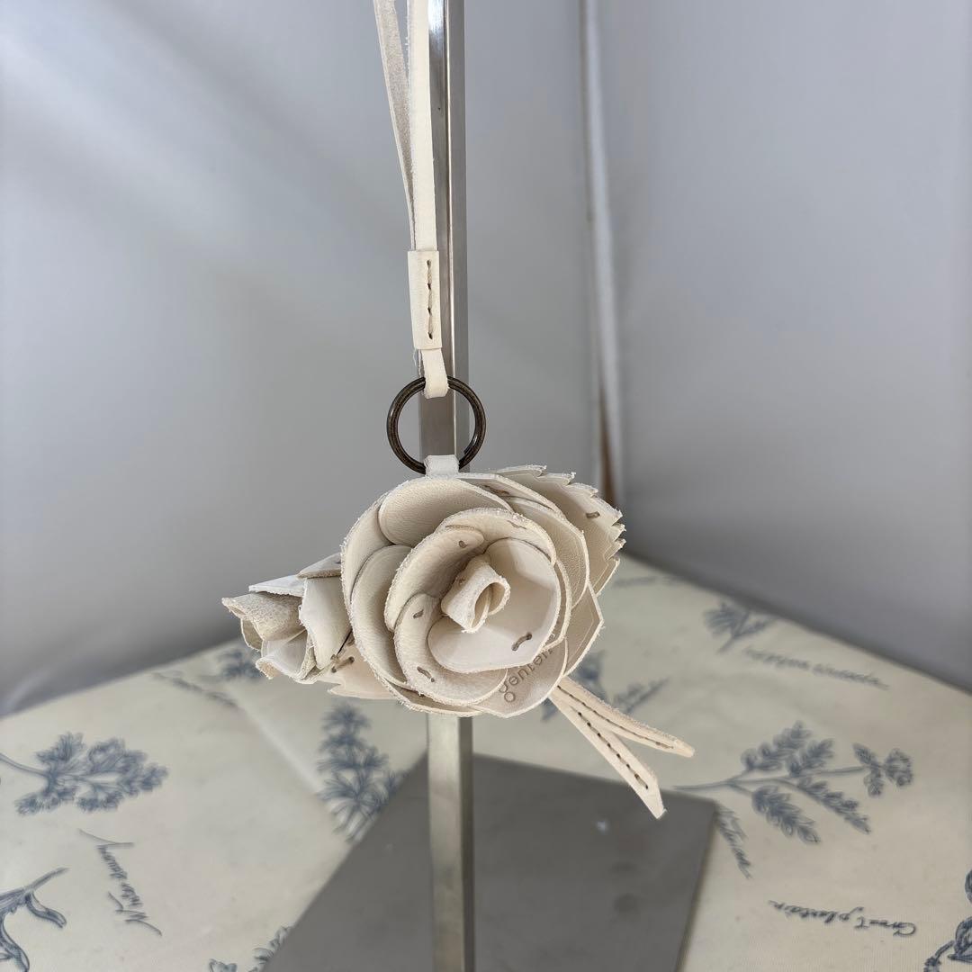 ゲンテン　ホワイトレザー ローズチャーム