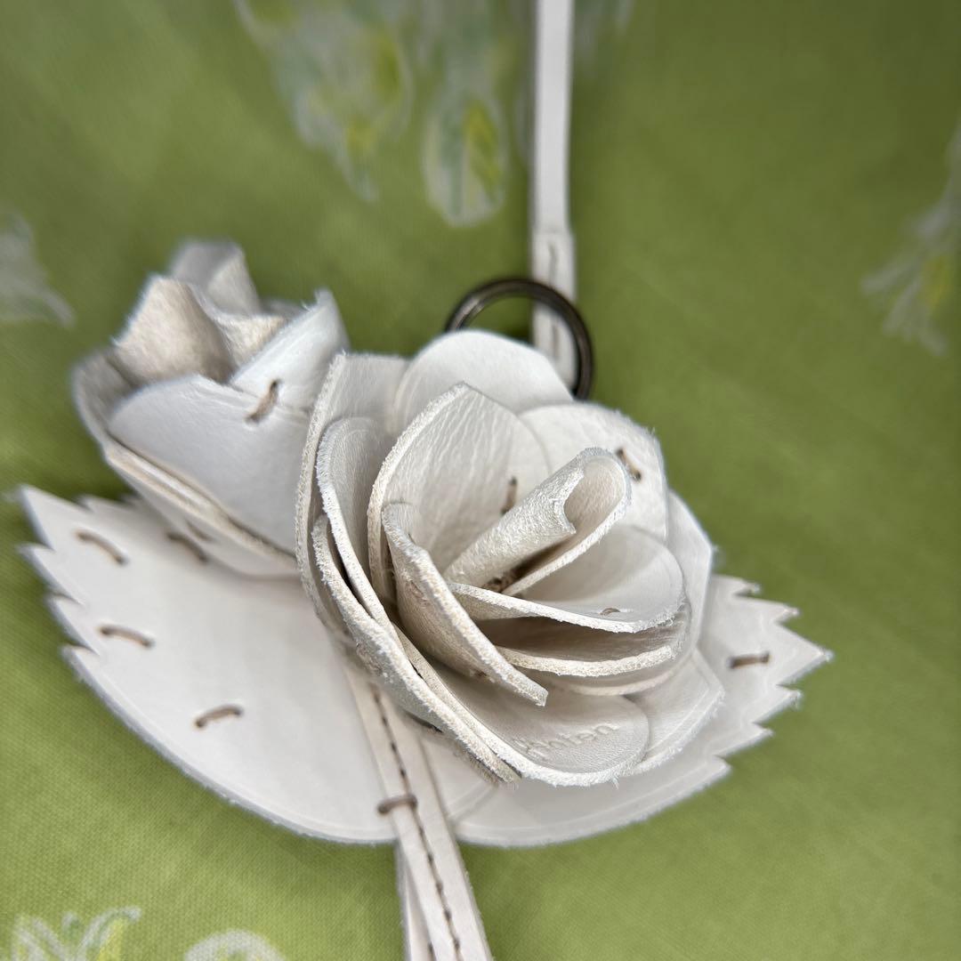 ゲンテン　ホワイトレザー ローズチャーム