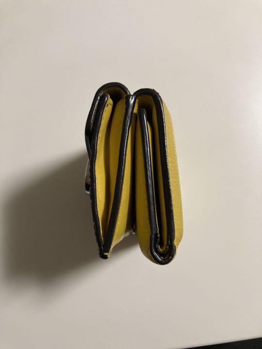 のでご FENDI ズッカ柄 NQ0EB-m19132218246 三つ折財布 のボタンが