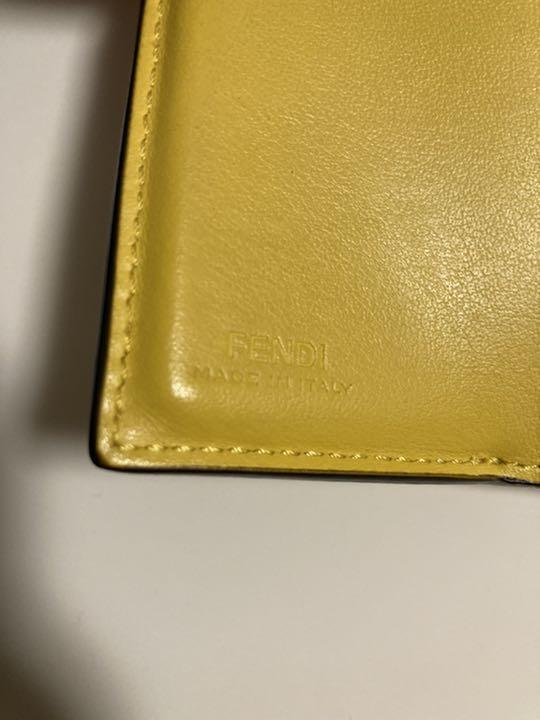 のでご FENDI ズッカ柄 NQ0EB-m19132218246 三つ折財布 のボタンが