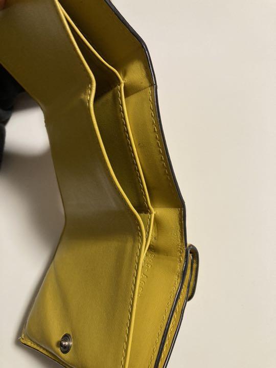のでご FENDI ズッカ柄 NQ0EB-m19132218246 三つ折財布 のボタンが