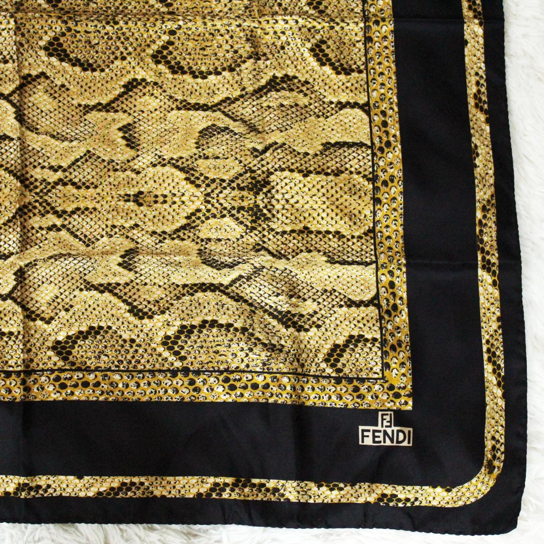 アリーデベルチ様　新品 FENDI フェンディ スカーフ パイソン柄 シルク