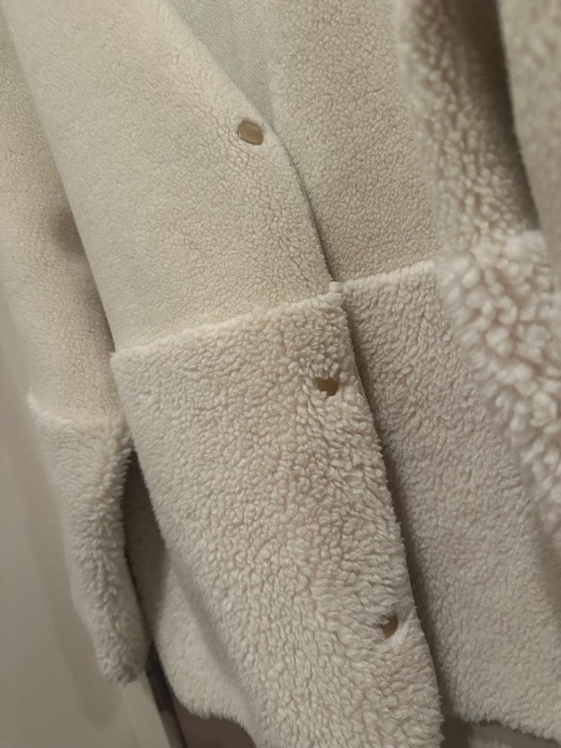 本日セール❣️MICA &DEALボアショートコート オフホワイト リバーシブル 本日セール❣️MICA &DEALボアショートコート オフホワイト リバーシブル