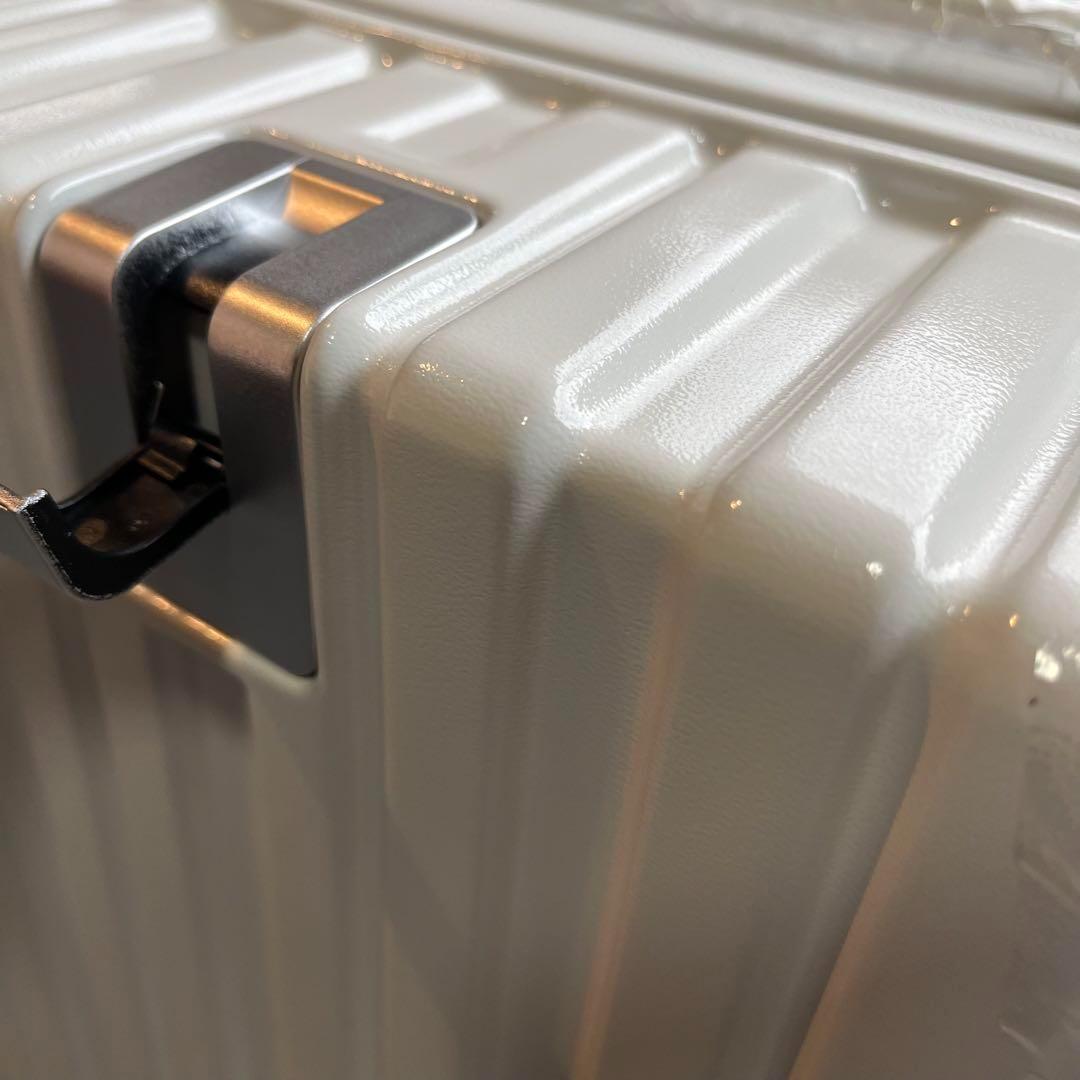 スーツケース　機内持ち込み　S 1〜3泊　白　キャリーケース　USB 多機能