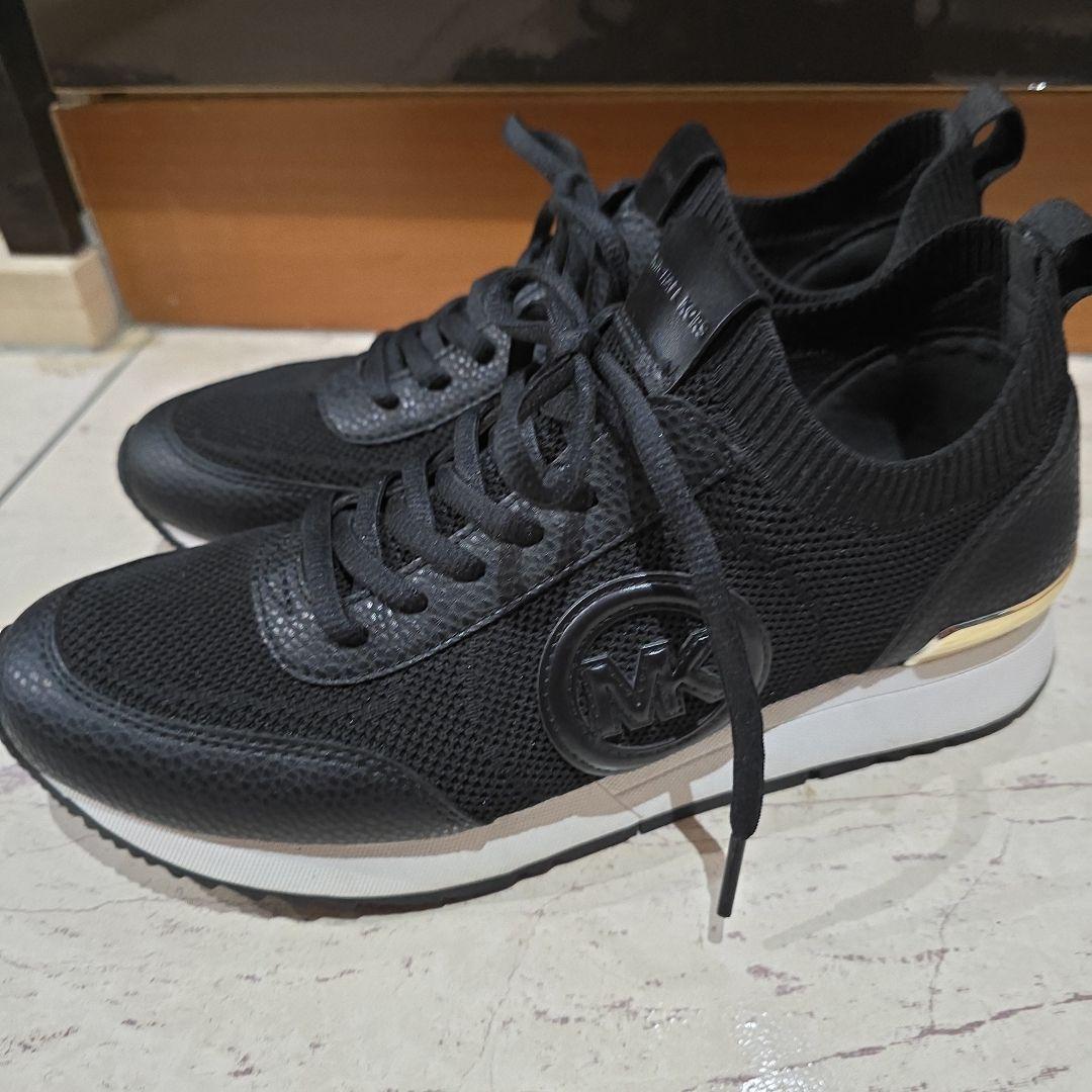 MICHAEL KORS ブラック スニーカー
