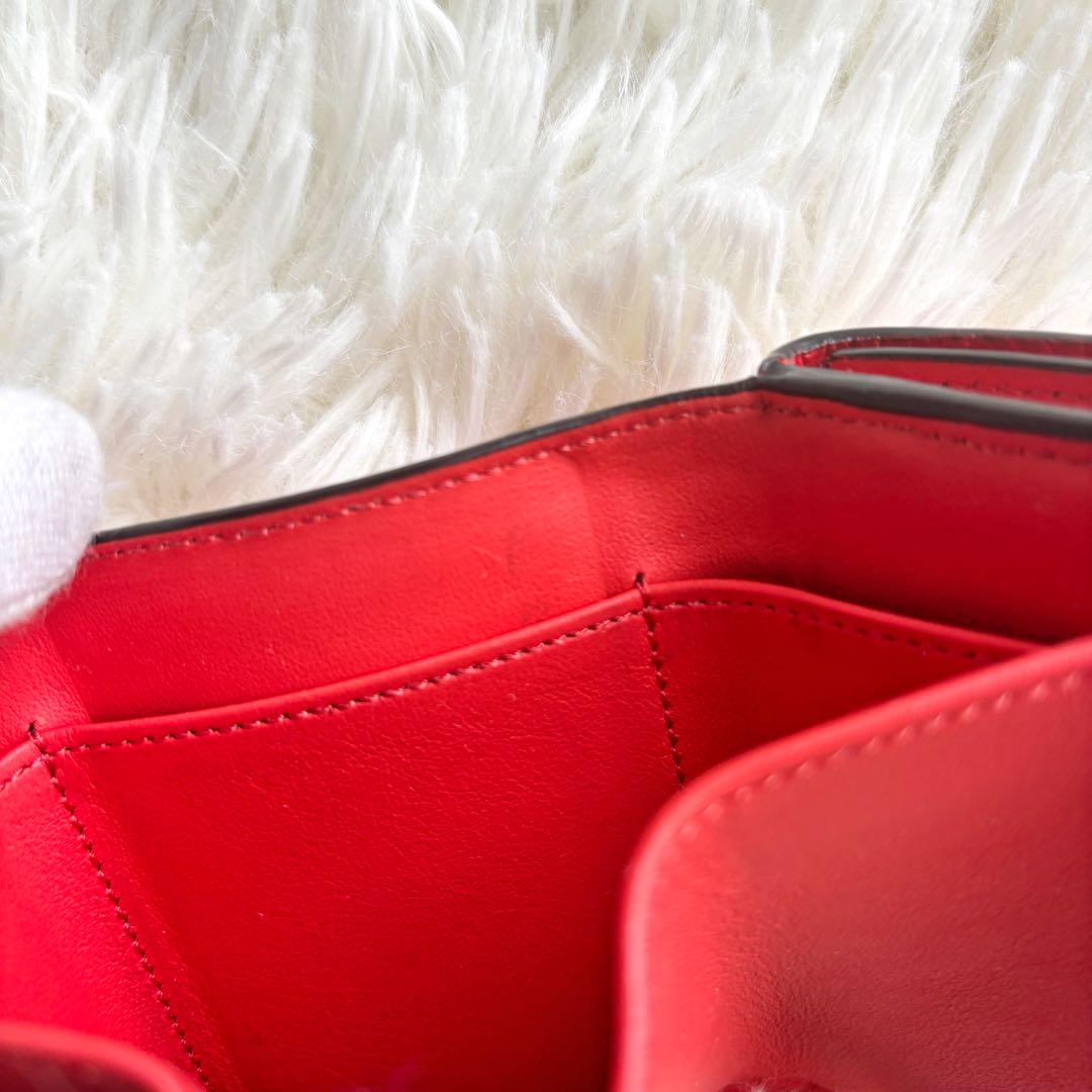 owawa様 FENDI 三つ折り財布　ピーカブ　ターンロック　レザー レッド系