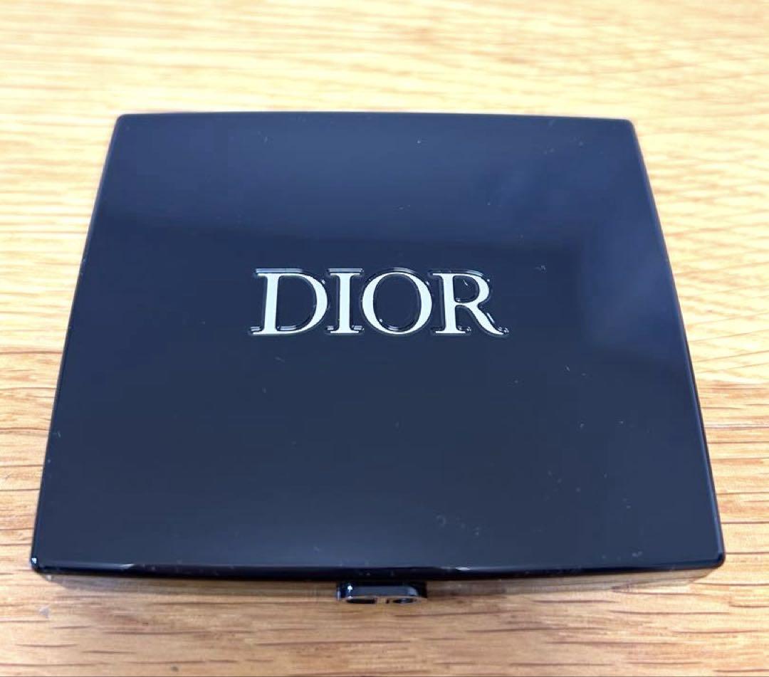 Dior アイシャドウパレット#823 ローザムタビリス