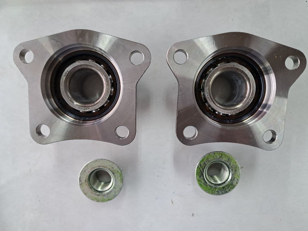 純正アクスルシャフトハブ+ベアリング左右•新品2個 ロックナット2個付① 純正アクスルシャフトハブ+ベアリング左右•新品2個 ロックナット2個付①