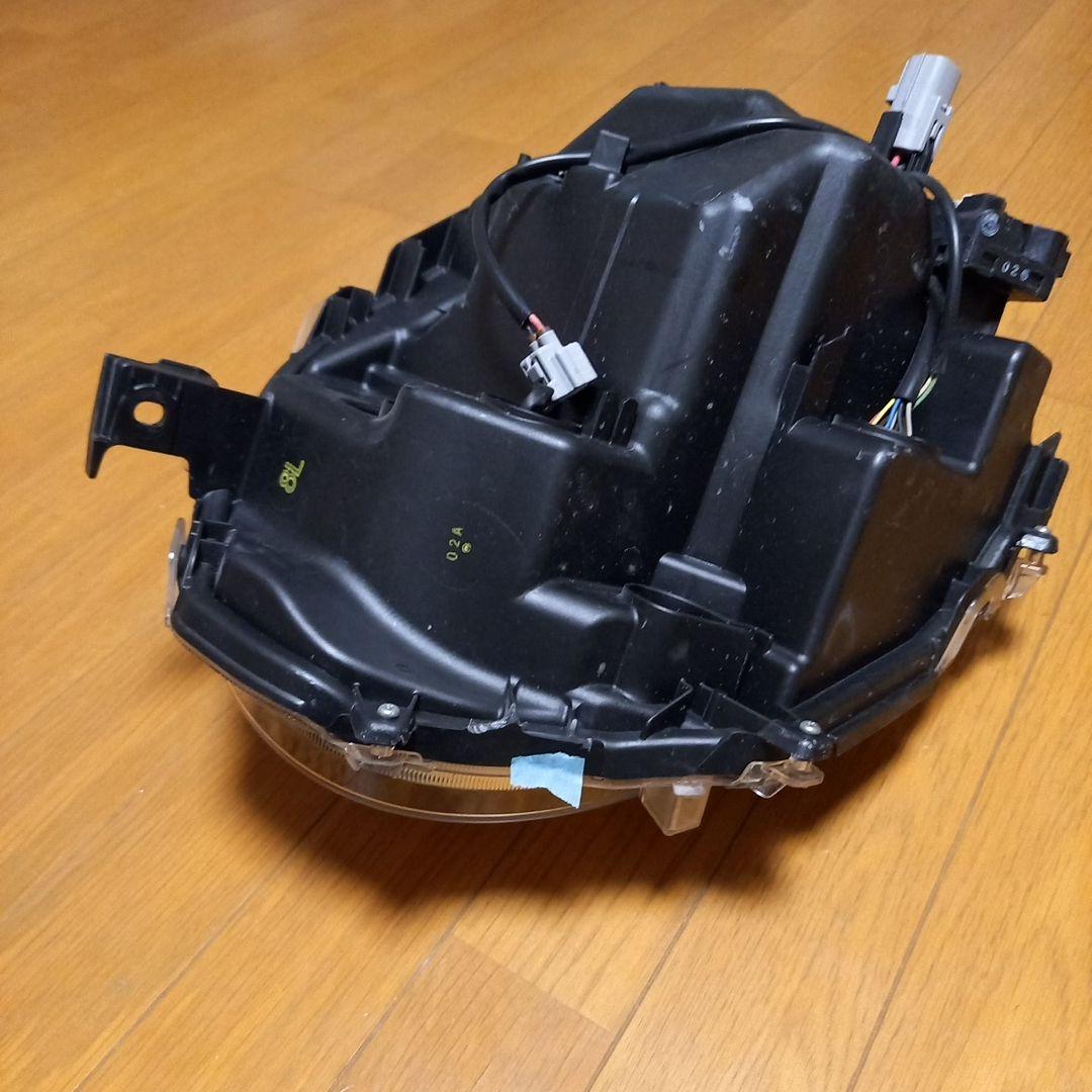 ムーブキャンバス純正右側ヘッドライトユニット取り付けステーに欠損が有ります