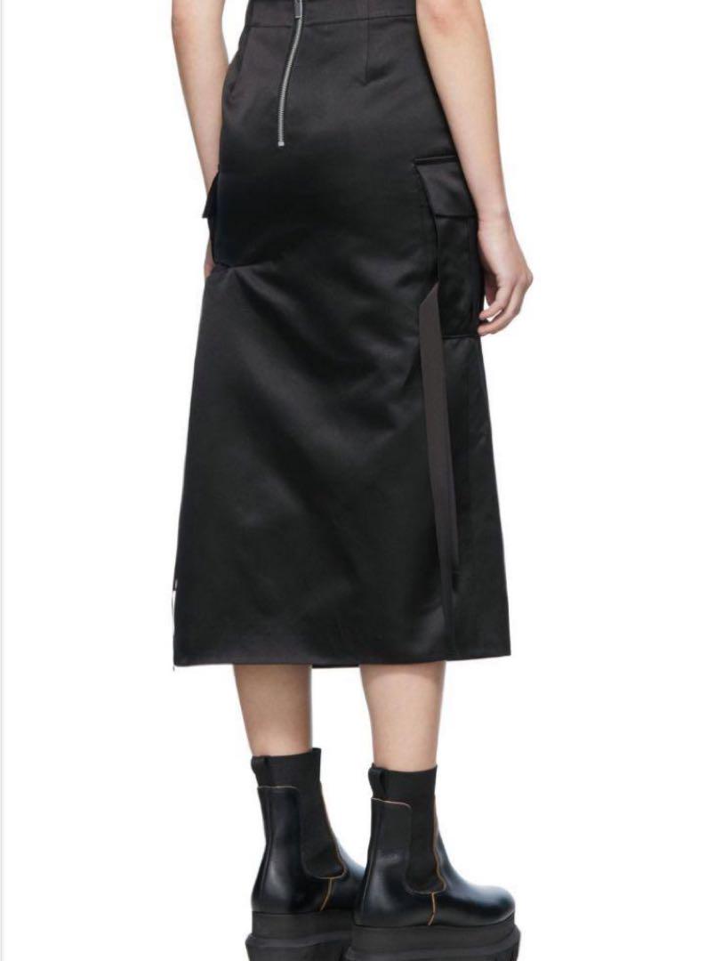 sacai ブラックサテンタイトスカート