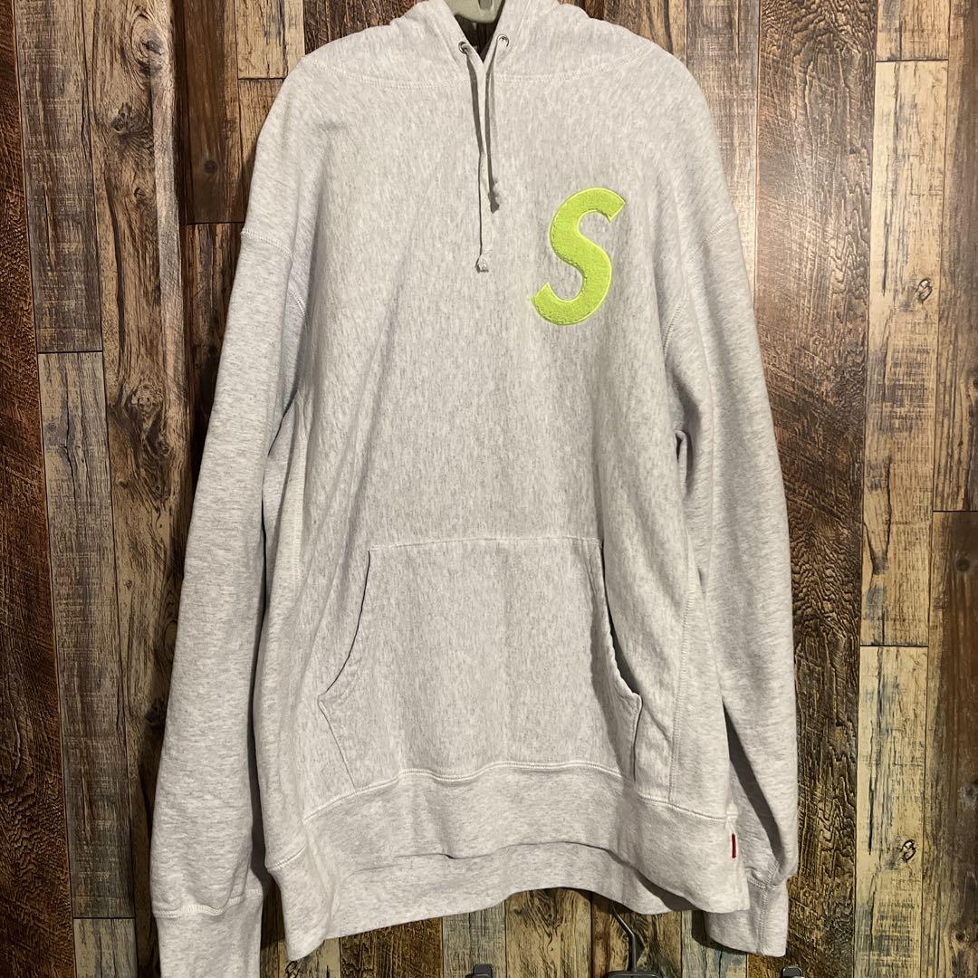 supremeパーカー