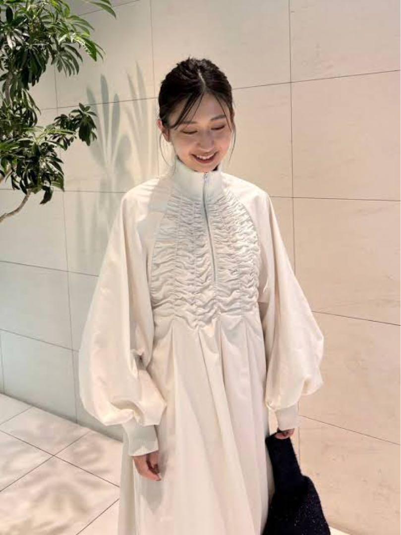 【早い者勝ち】emmi atelier ecoギャザーディティールワンピース