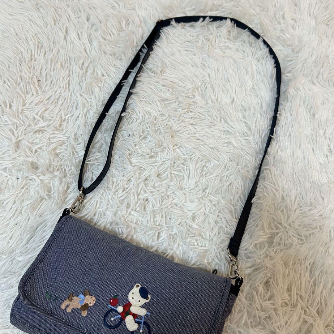 【極美品✨ショルダーウォレット】ファミリア　メッセンジャー　フラップ　キャンバス
