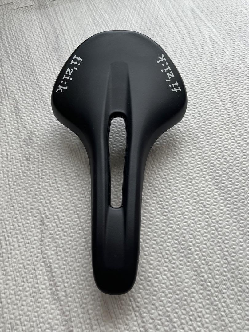 フィジーク　アンタレス　fizik Antares サドル　ロードバイク