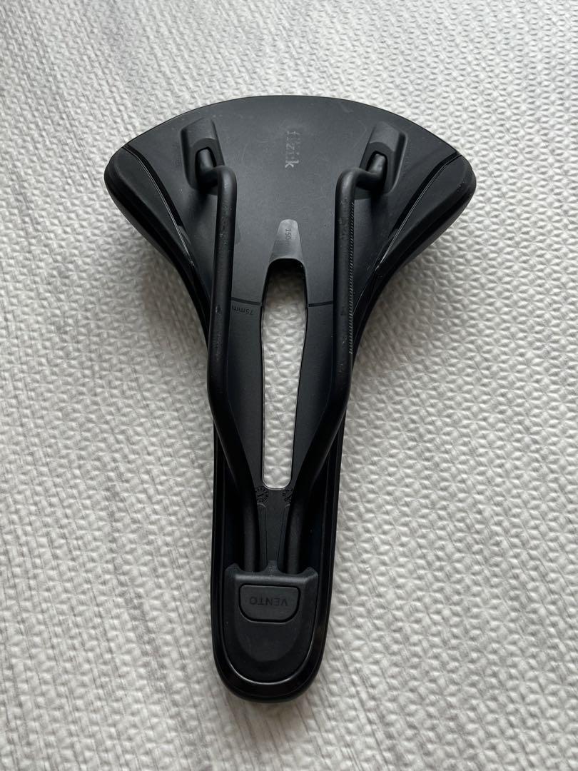 フィジーク　アンタレス　fizik Antares サドル　ロードバイク
