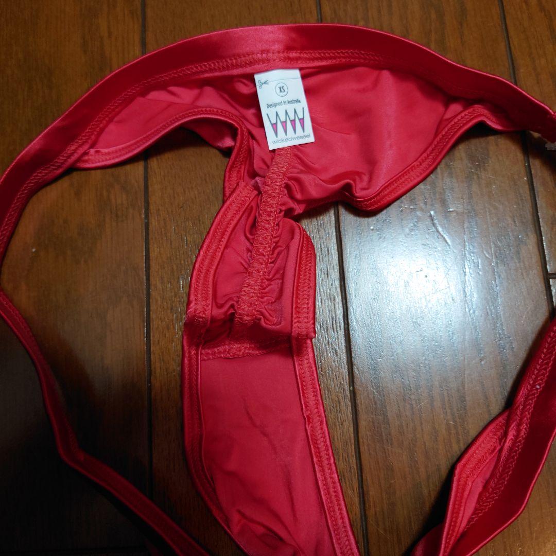 wicked weasel光沢ある赤のシャーリングビキニ wickedweasel 赤 シャーリング型 ビキニ