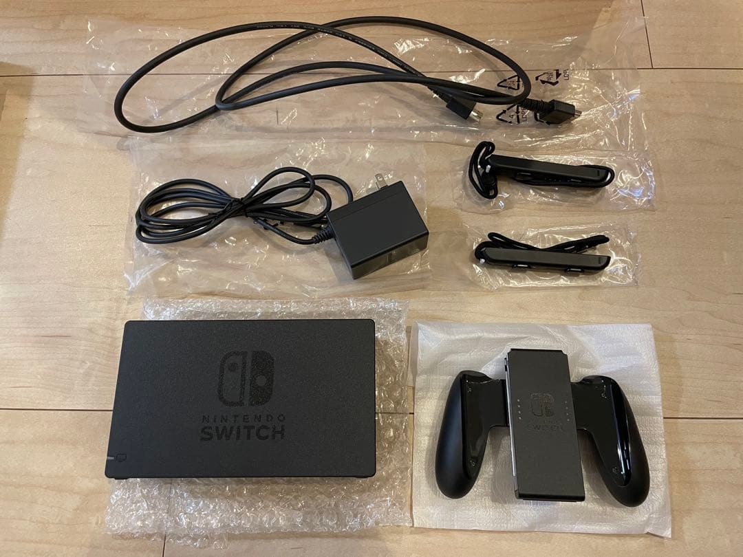 Nintendo Switch バッテリー強化版本体 青/赤 Joy-Con付き Nintendo Switch バッテリー強化版本体 青/赤 Joy-Con付き